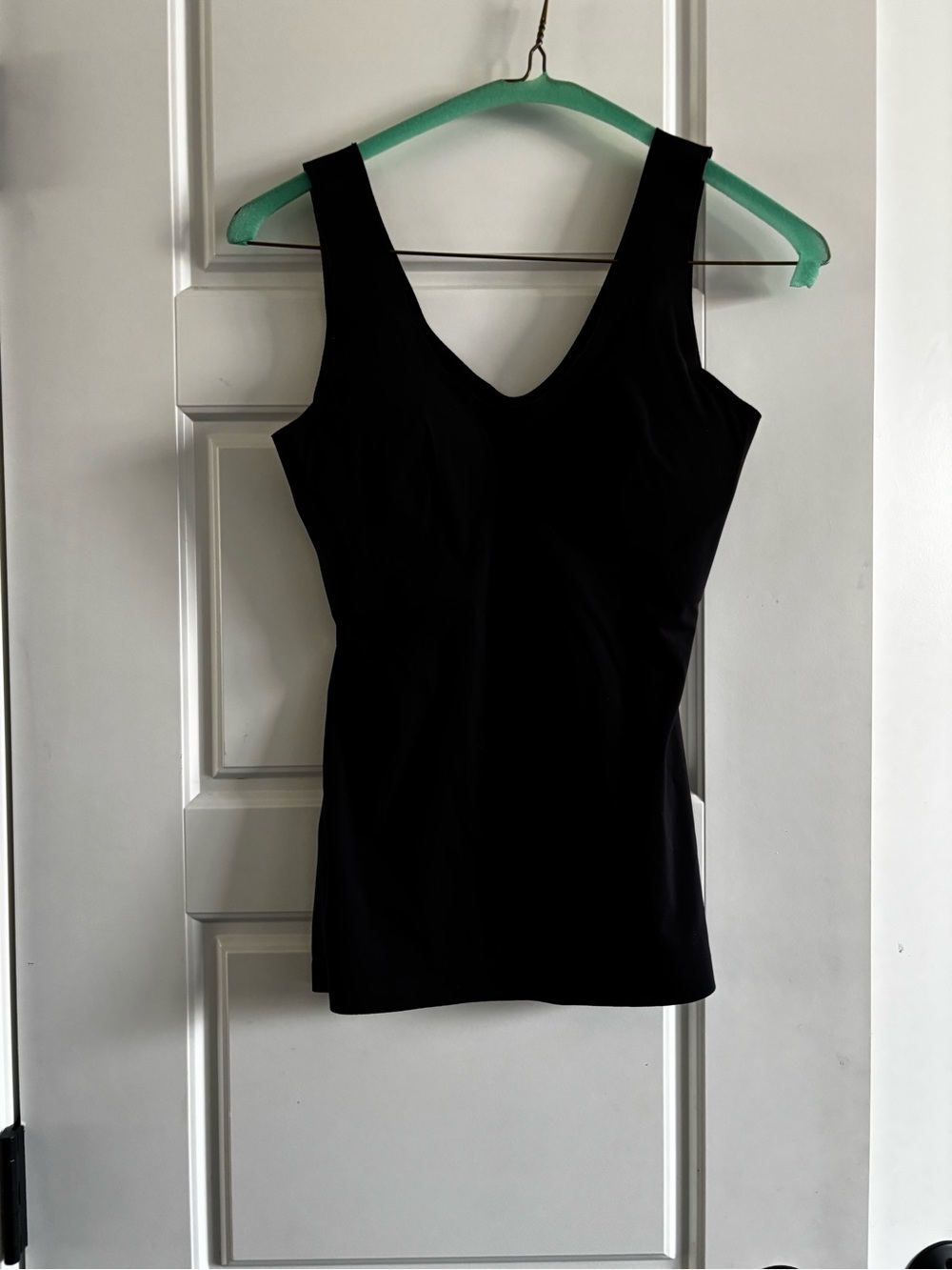 Knix Black Braless Contour Shaping Tank Top Built-In Support Size Small - Picture 2 of 4